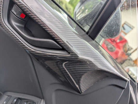 GreenFuchs | Set di coperture per maniglie delle porte in carbonio L&amp;R (adesive) | GR86 e BRZ II